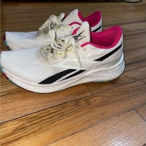 LIGHTLY used white Reebok floatride energy.